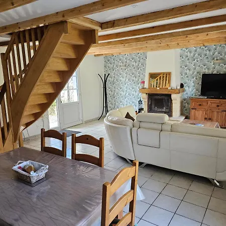 A L'ombre Du Prunier