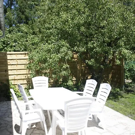 Bed & Breakfast A L'ombre Du Prunier 3*